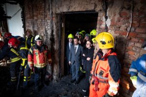 Іноземним дипломатам показали пошкоджену атакою РФ будівлю Кабміну