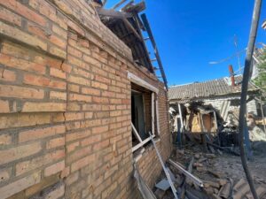На Дніпропетровщині через обстріл загинула жінка, поранені двоє чоловіків