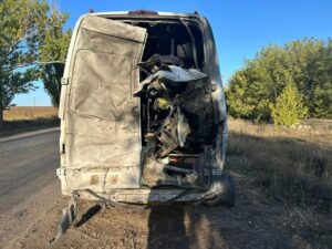 На Донеччині дрон РФ поцілив по мікроавтобусу, троє поранених