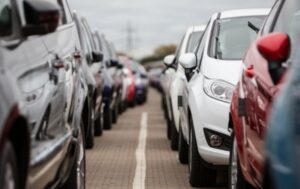 На нових авто в Україні з’являться етикетки з даними витрати пального