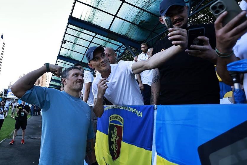 Новини спорту - Не дотягнули: Усик і зірки футболу програли португальцям