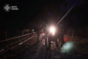 Обстріл Києва: патрульні показали перші хвилини після удару