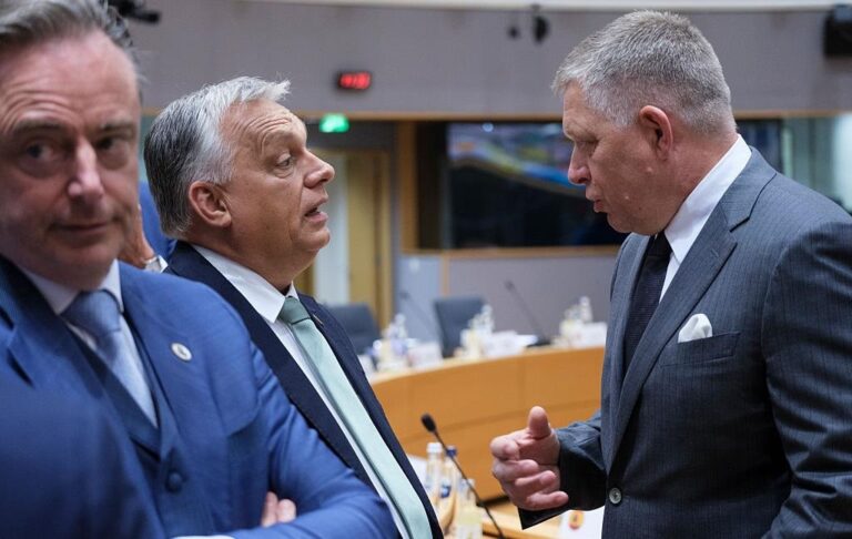 Орбан і Фіцо просять ЄС зняти санкції з частини російських олігархів – ЗМІ
