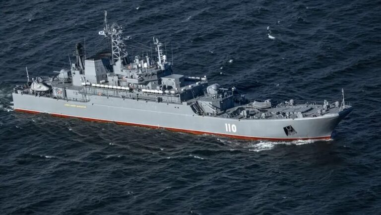 Поблизу Данії виявили корабель ВМФ Росії під час нальоту дронів – ЗМІ