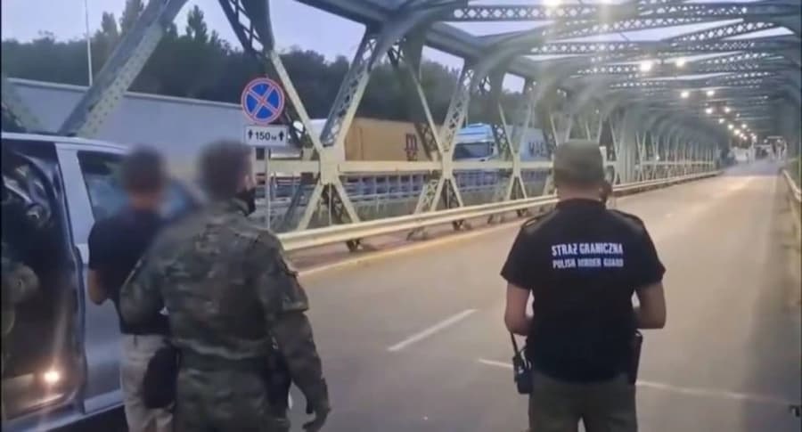 Новини світу - Польща депортувала українця, який погрожував самопідпалом