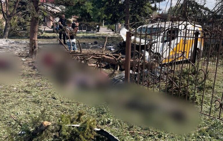 Росія вбила бомбою понад 20 цивільних на Донеччині