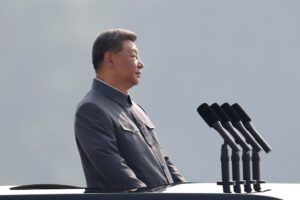 Сі заявив про “вибір між війною і миром” на військовому параді з Путіним