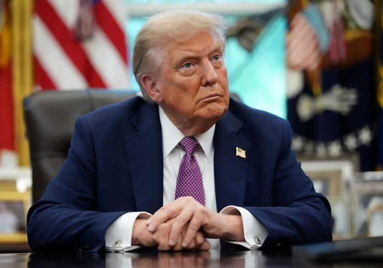 Трамп і секс-скандал. Книга Епштейна