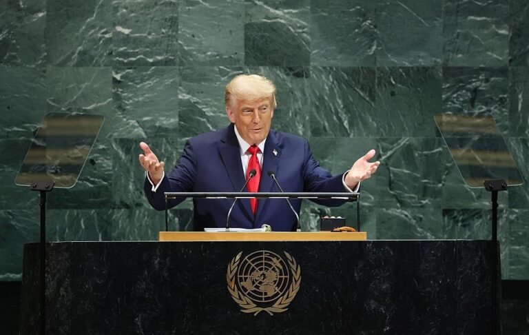 Трамп заявив, що глобального потепління “не існує”