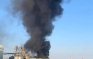 Новини України - У порту Чорноморська спалахнула потужна пожежа