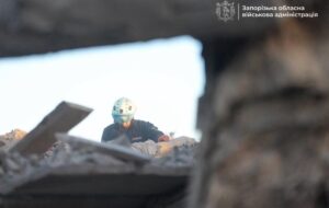 У Запоріжжі під завалами зруйнованого будинку може бути жінка