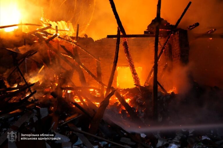 Удари по Запоріжжю: з’явилися кадри наслідків