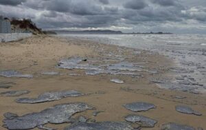 В РФ стався витік нафтопродуктів у Чорне море, пляма суне до Криму – ЗМІ