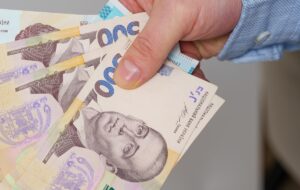 В Україні в серпні знизилася середня зарплата