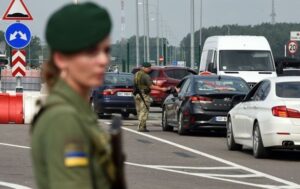 Виїзд чоловіків 18-22: що буде з економікою та на фронті