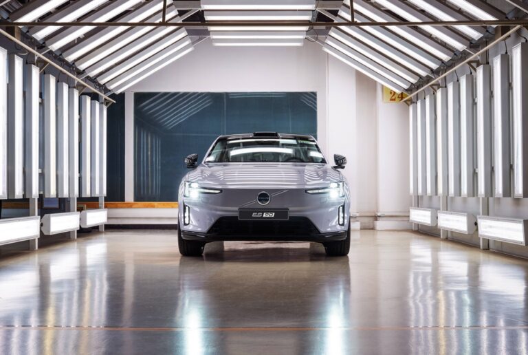 Volvo розпочала виробництво ES90