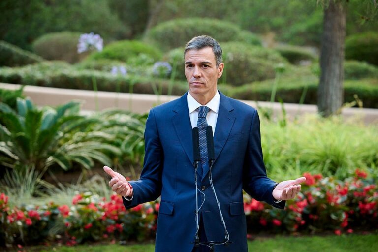 Зламався літак: прем’єр Іспанії не долетів на саміт коаліції охочих