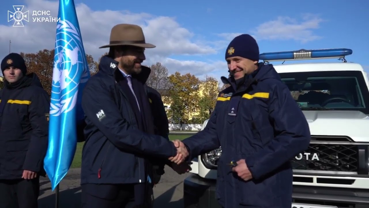 ДСНС отримала 12 броньованих медичних автомобілів від ПРООН