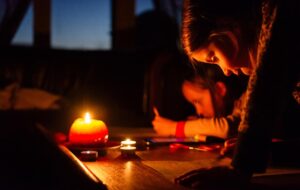 На Донеччині лунали вибухи: три міста без світла