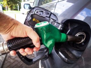 Паливна криза в РФ: ліміт на продаж бензину ввели ще в трьох регіонах