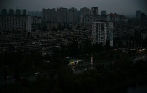 По всій Україні задіяли аварійні відключення