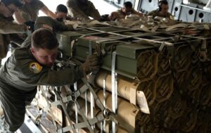 Постачання Україні зброї США може затриматися