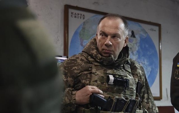 Сирський відвідав військових на фронті