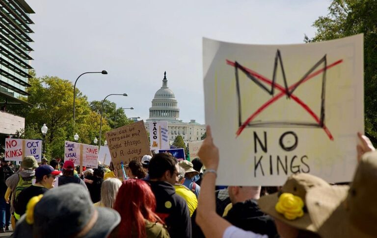 У США масові протести проти політики Трампа