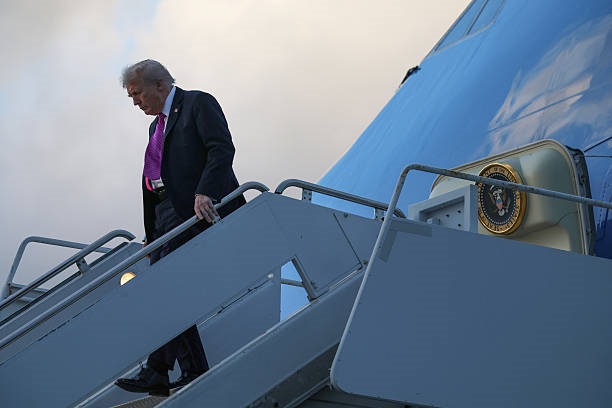 У США виявили “снайперську точку” біля улюбленого аеропорту Трампа – ЗМІ