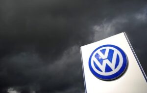 Volkswagen скорочує виробництво через дефіцит мікрочипів – ЗМІ