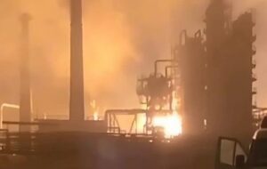 ЗМІ: Дрони “зупинили” роботу великого НПЗ Росії