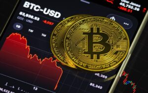 Біткоїн має найгірші місячні показники з 2022 року