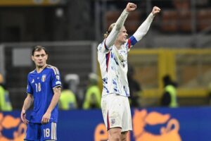 Новини спорту - Дубль форварда приніс Норвегії нищівну перемогу над Італією