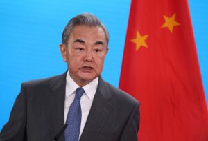 Новини світу - Глава МЗС Китаю відвідає Росію