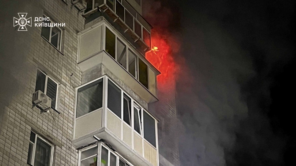 Новини України - Горять шість поверхів: з'явилися кадри удару по Вишгороду