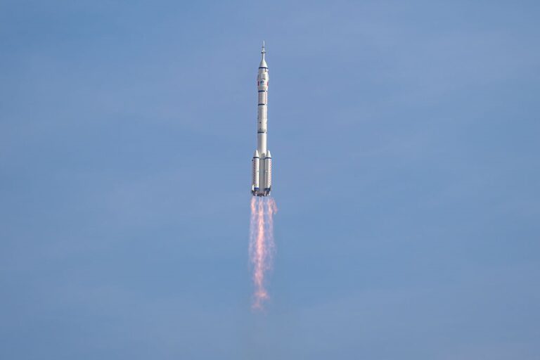 Китай запустив безпілотний корабель на космічну станцію