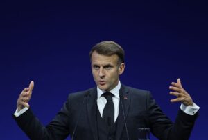 Новини світу - Макрон заявив про "шанс" на шляху до миру