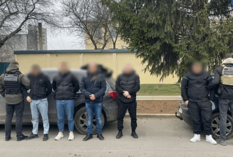 На Одещині прикордонники зупинили два легковики з ухилянтами