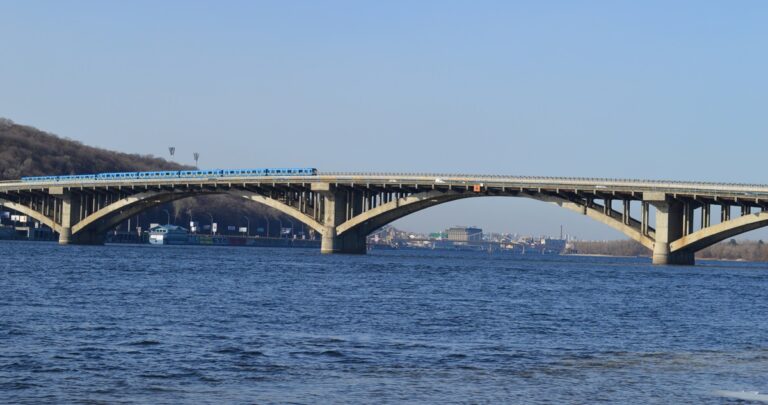 Рух мостом Метро обмежать 15-16 листопада