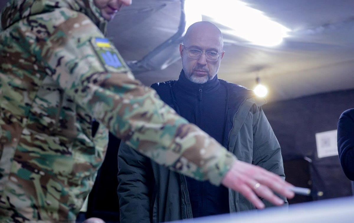 Новини України - Шмигаль відвідав оборонців Вовчанська