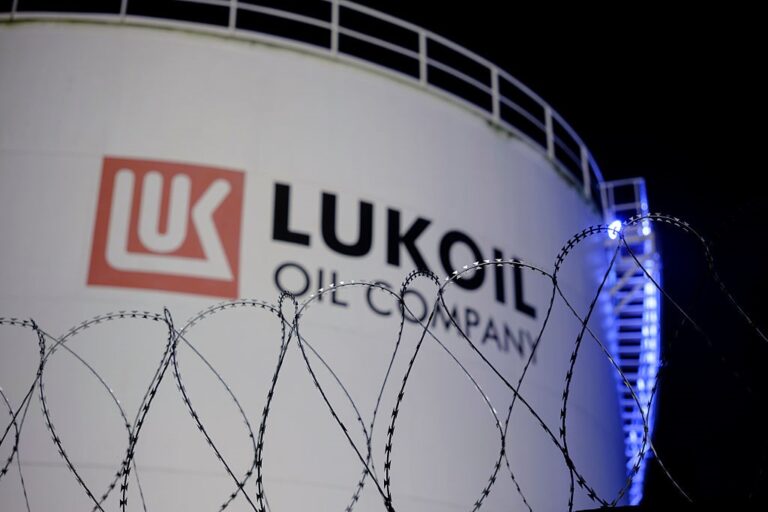 Союзники РФ відмовляються від її нафти: що відомо