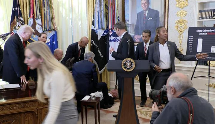 У Білому домі чоловік знепритомнів під час брифінгу Трампа