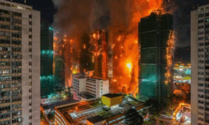 У Гонконзі палають кілька хмарочосів, 13 загиблих