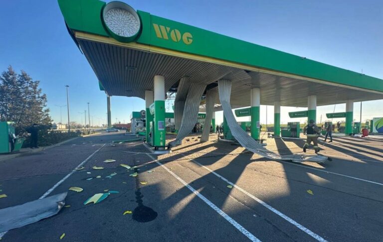 Удар по Миколаєву: є жертва і 15 поранених