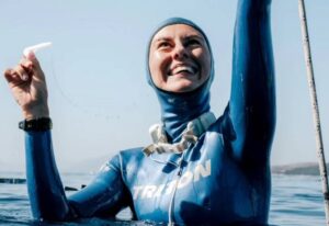 Новини спорту - Українка підкорила рекордну глибину, пірнувши без спорядження