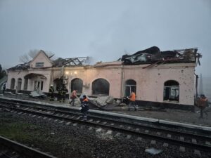 Укрзалізниця ввела обмеження для потягів після обстрілів