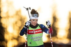 Новини спорту - В Естерсунді француженки першими завершили естафету з біатлону