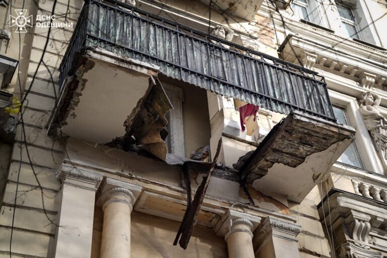 В Одесі обвалився балкон, постраждали дві жінки