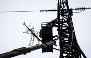 Новини України - В Україні відключення через обстріли і негоду