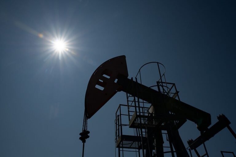 Знижки на російську нафту в Індії зросли до $6 через санкції США